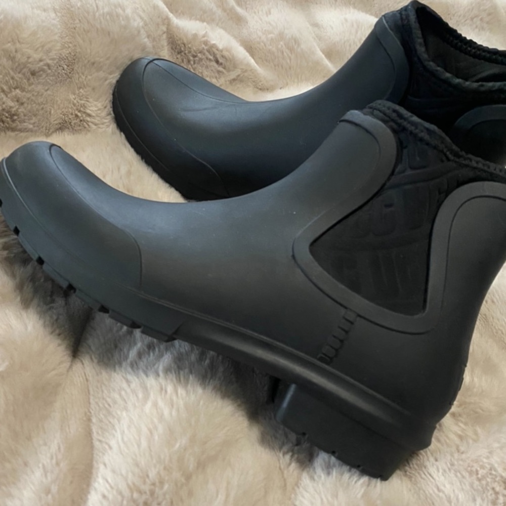 Ugg rubber boots